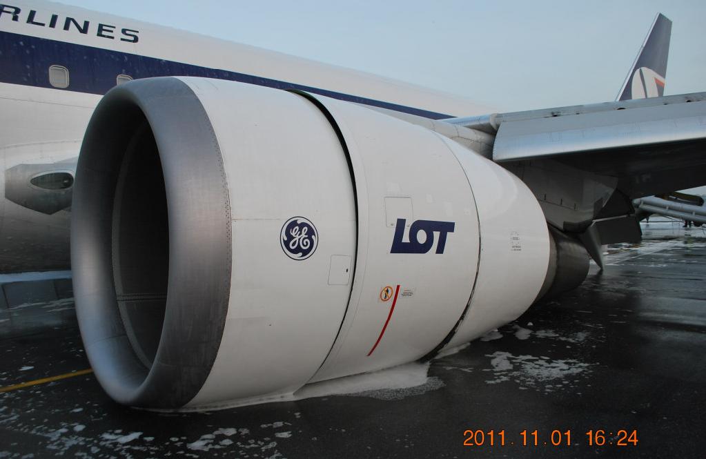  01.11.2011 B-767-300 SP-LPC LOT Polish Airlines